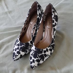 Life Stride Soft System Sevyn Pump